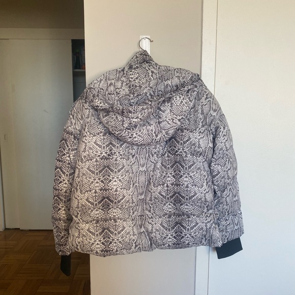 Varley Winter Jacket - Picture 10 of 11